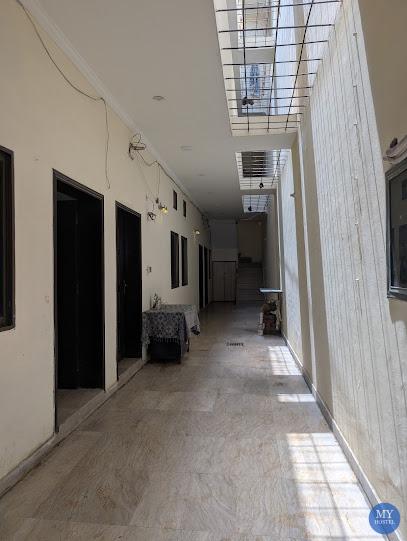 Elite Girls Hostel