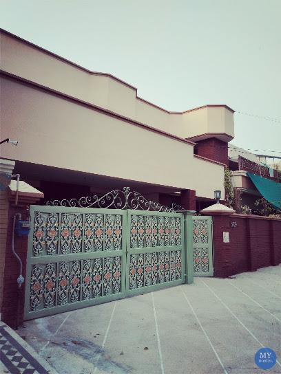The Doctor's Inn Hostels