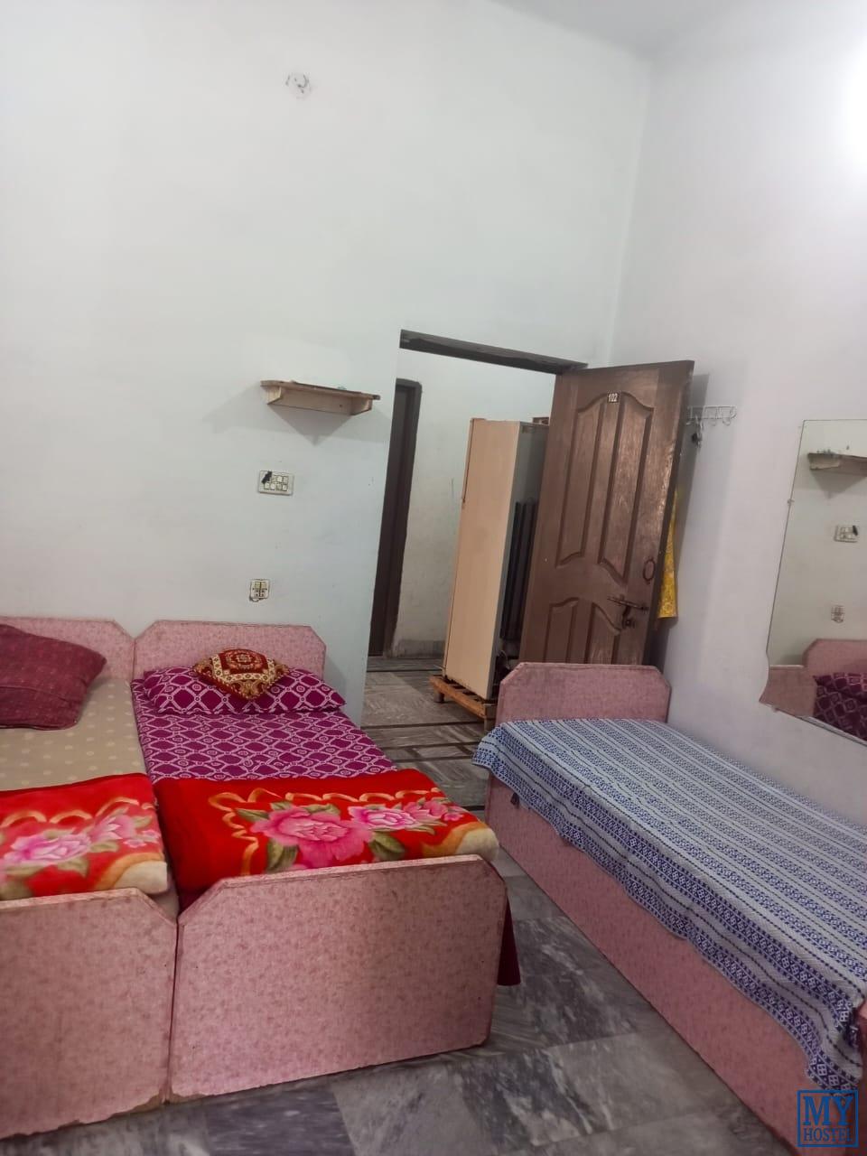 Ideal Girls Hostel photo 11