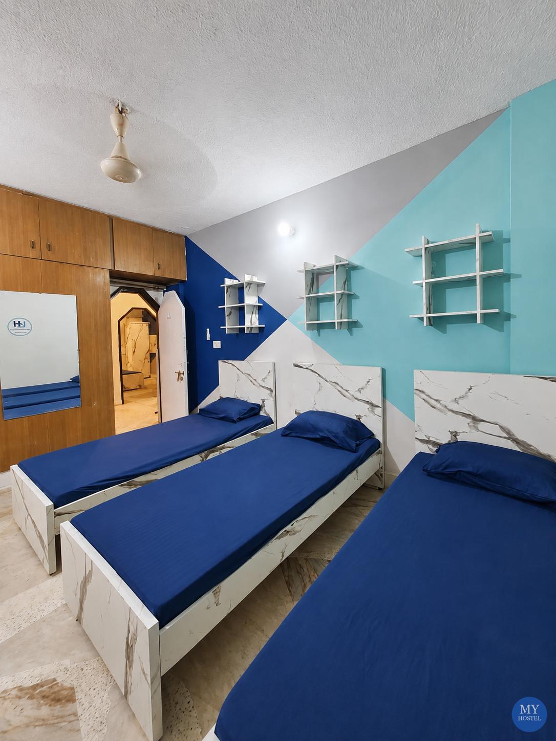 THE UNITED BOYS HOSTEL – NORTH NAZIMABAD — THE UNITED GIRLS HOSTEL – GULSHAN-JOHAR-DHA photo 10