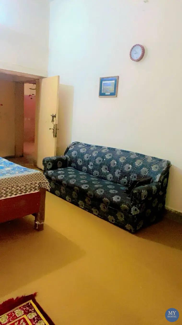 Zainab Girls Hostel exterior