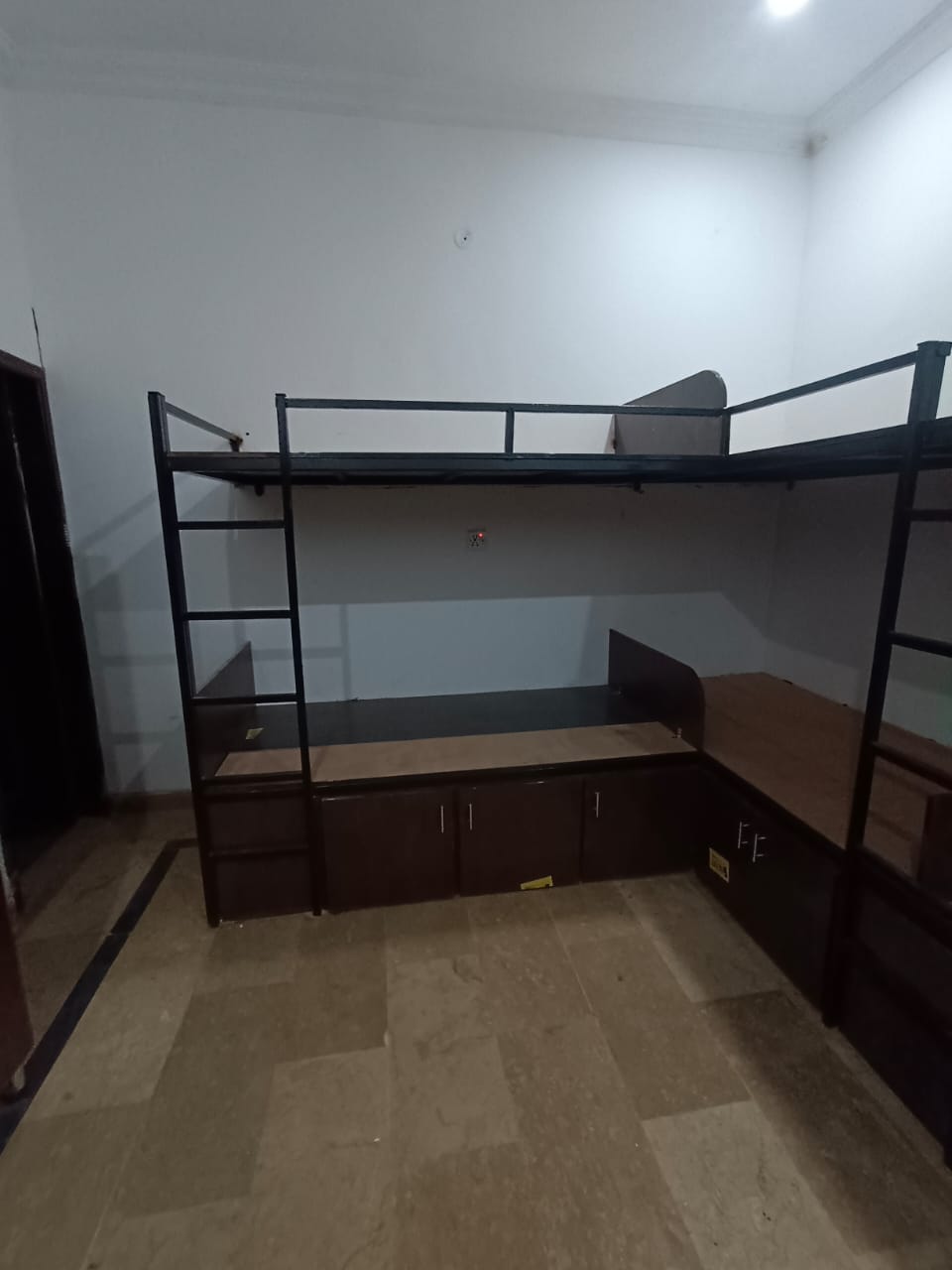 Room 4 — 6 Seater