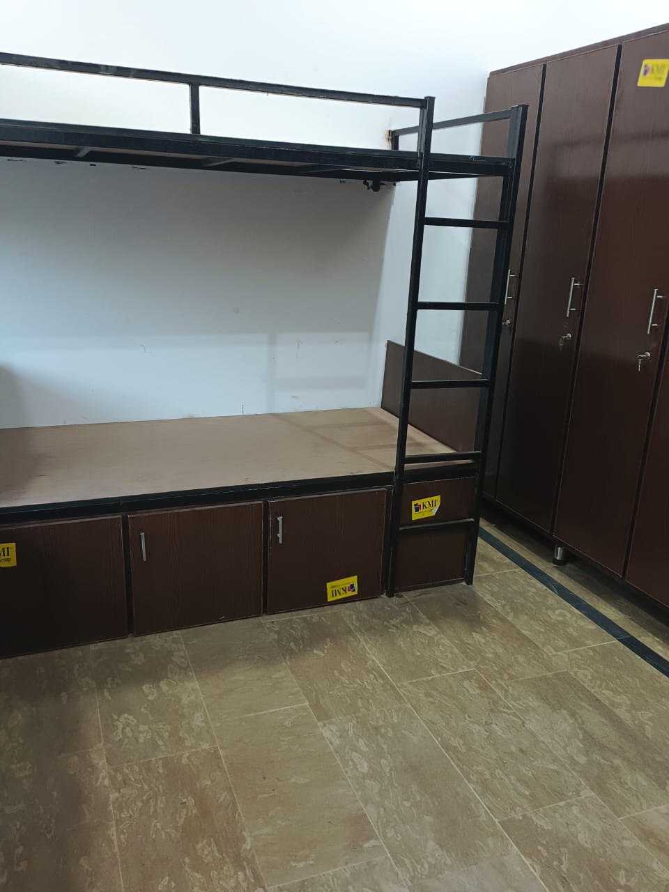 Room 4 — 6 Seater