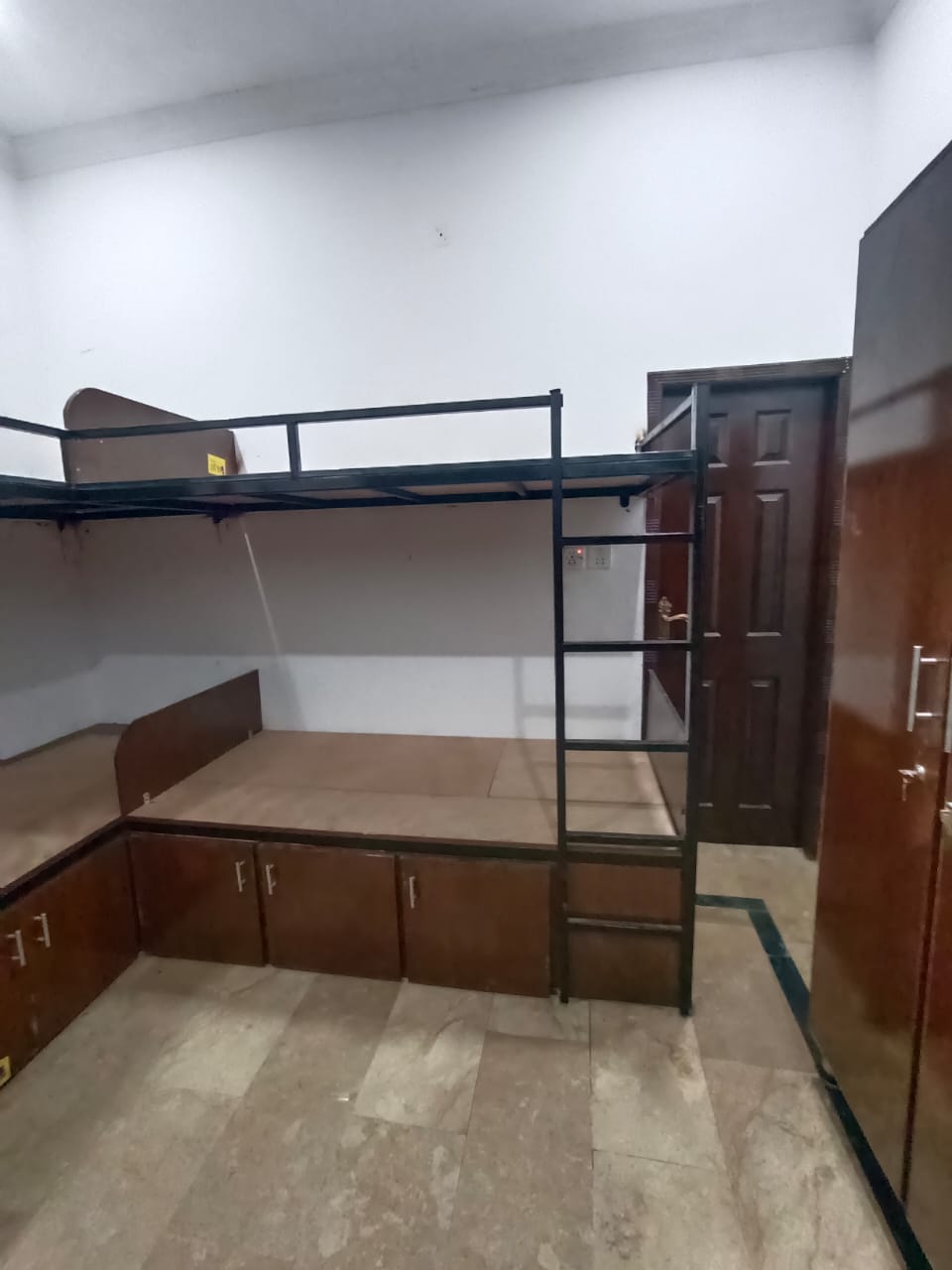 Room 3 — 7 Seater