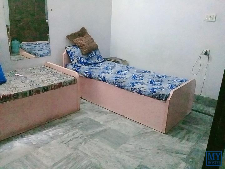 Room 212 — 2 Seaters