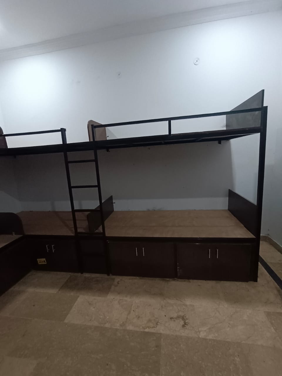Room 4 — 6 Seater